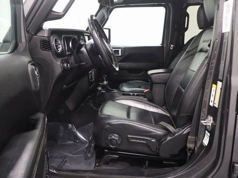 Used 2019 Jeep Wrangler Unlimited Sahara w/ Uconnect 4C Nav & Sound Group image 10