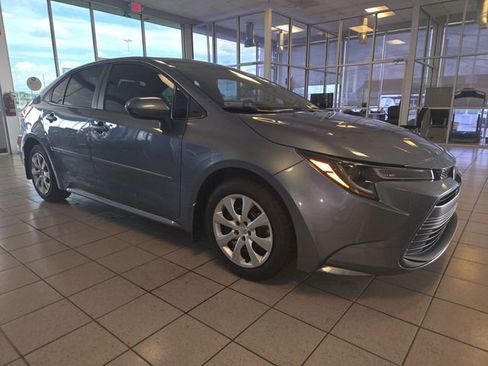 Used 2024 Toyota Corolla LE FWD image 2
