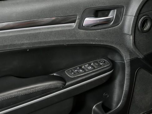 Used 2021 Chrysler 300 Touring L image 17