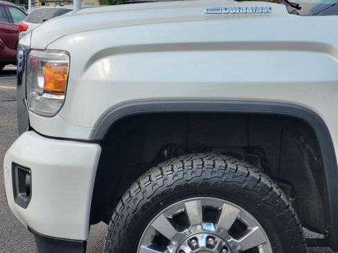 Used 2018 GMC Sierra 2500 Denali w/ Duramax Plus Package AWD/4WD image 7