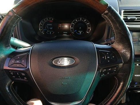 Used 2016 Ford Explorer Platinum image 21