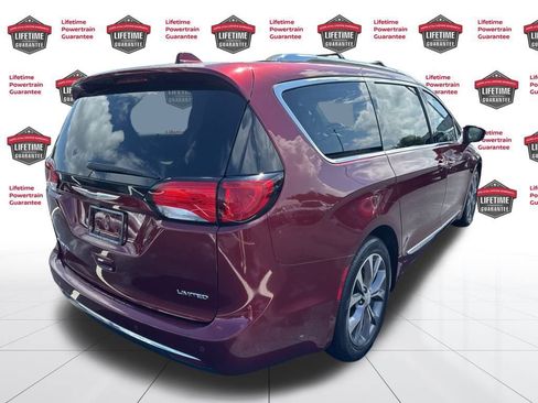 Used 2017 Chrysler Pacifica Limited image 5