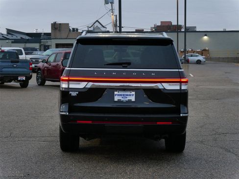 Used 2024 Lincoln Navigator Premiere image 4