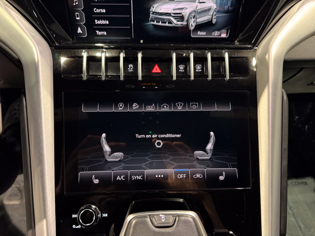 Used 2020 Lamborghini Urus AWD/4WD image 24