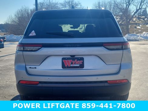 New 2026 Jeep Grand Cherokee Altitude image 5