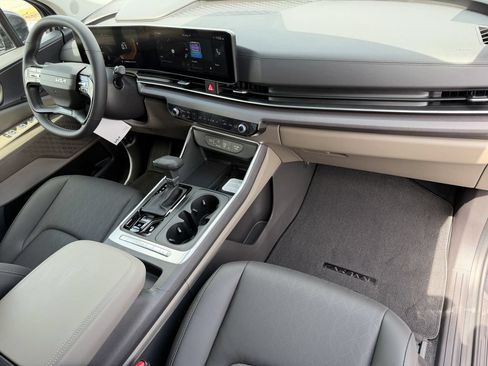 New 2027 Kia Carnival EX FWD image 15