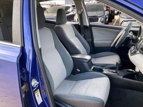 Used 2015 Toyota RAV4 LE image 9