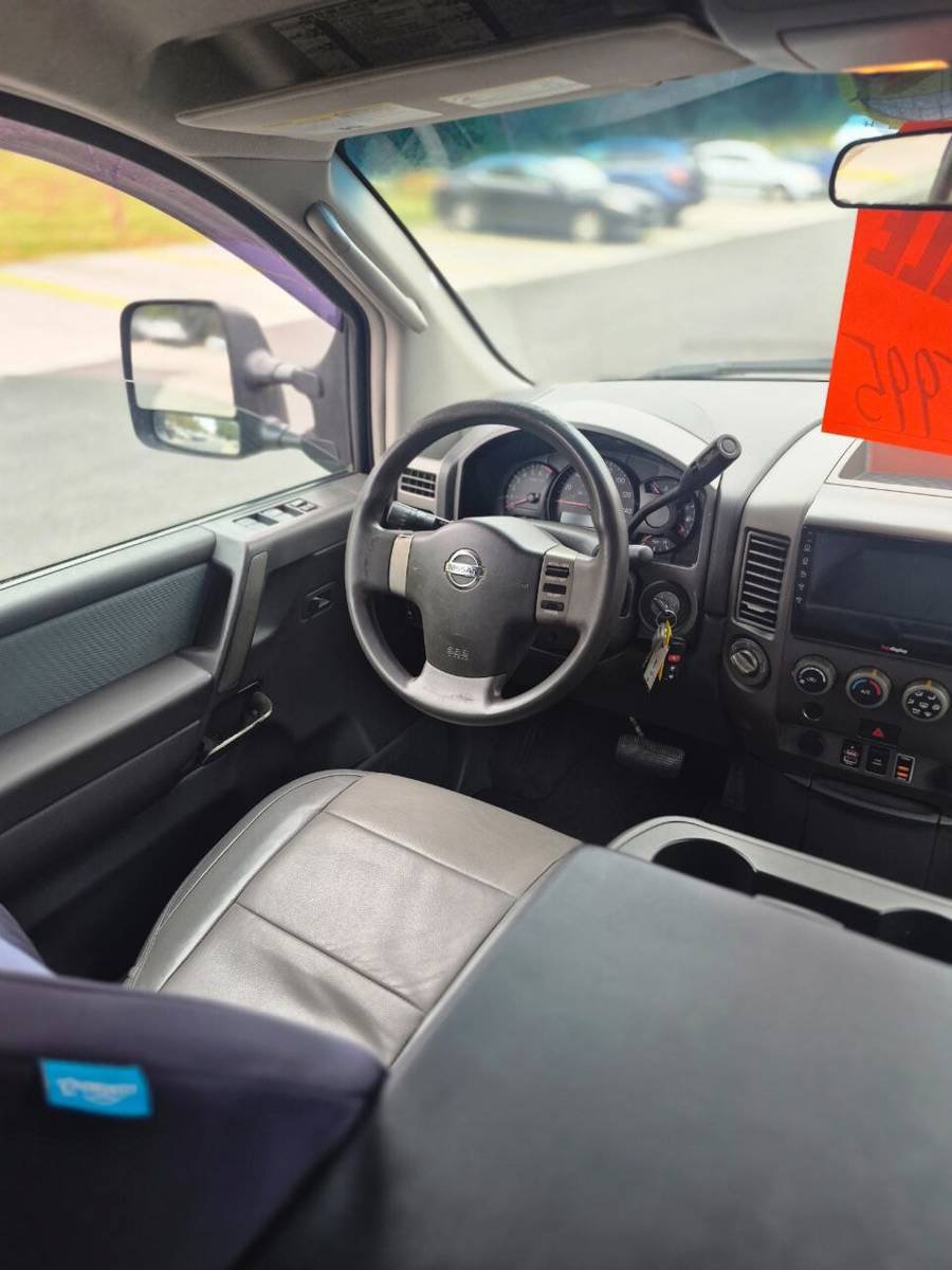 Used 2006 Nissan Titan XE w/ (W04) Preferred Pkg AWD/4WD image 16
