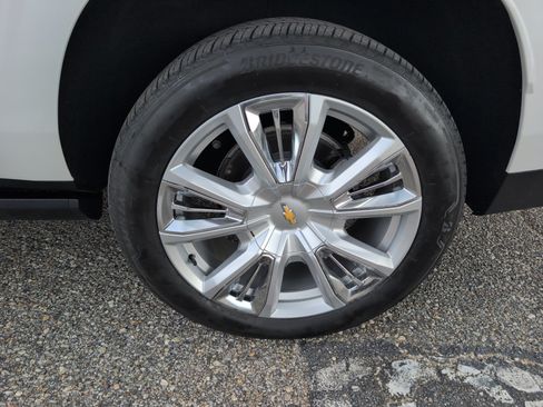 Used 2024 Chevrolet Suburban High Country w/ Max Trailering Package AWD/4WD image 5