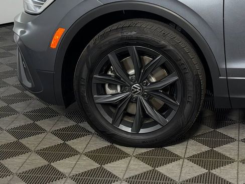 Used 2024 Volkswagen Tiguan SE w/ Panoramic Sunroof Package FWD image 13