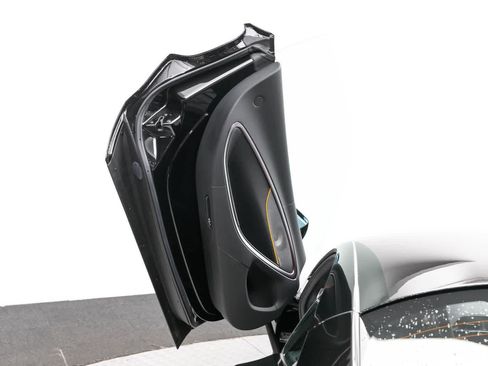 Used 2023 McLaren Artura RWD image 17