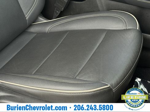 Used 2023 Chevrolet Suburban Premier image 22