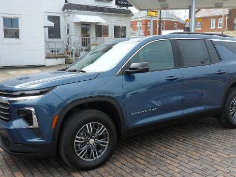 Used 2026 Chevrolet Traverse LT w/ Driver Confidence Package FWD image 3
