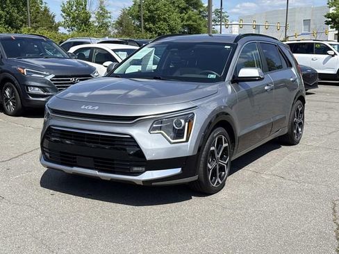 Used 2023 Kia Niro EX Touring FWD image 5
