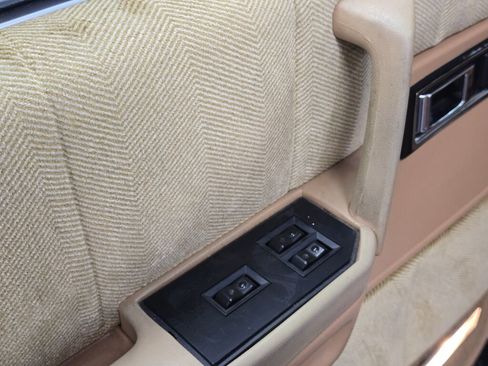 Used 1990 Dodge Grand Caravan LE image 90