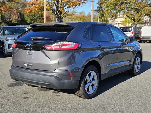Used 2022 Ford Edge SE image 5