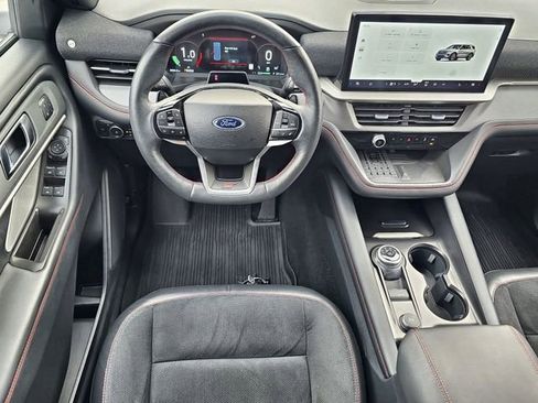Used 2025 Ford Explorer ST image 21