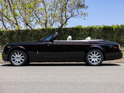 Used 2015 Rolls-Royce Phantom Drophead Coupe image 2