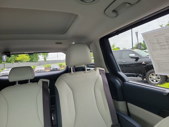 Certified 2025 Kia Carnival SX Prestige FWD image 13