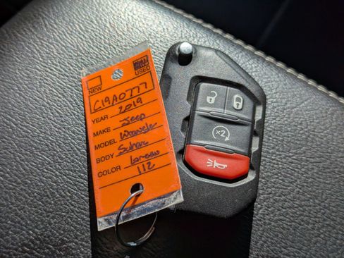 Used 2019 Jeep Wrangler Unlimited Sahara w/ Dual Top Group AWD/4WD image 18