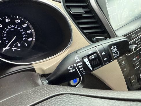 Used 2017 Hyundai Santa Fe Limited image 37