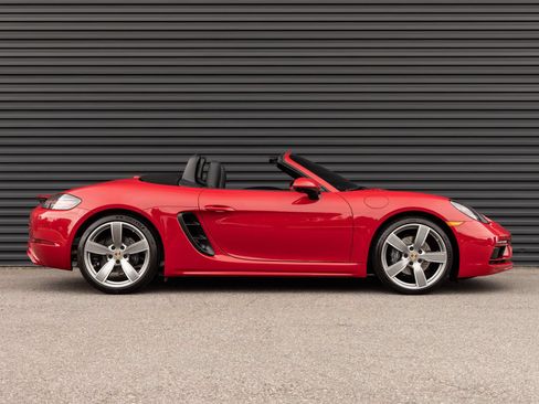 Certified 2025 Porsche 718 Boxster RWD image 9