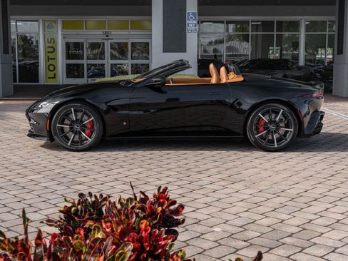 Used 2021 Aston Martin V8 Vantage Roadster image 7
