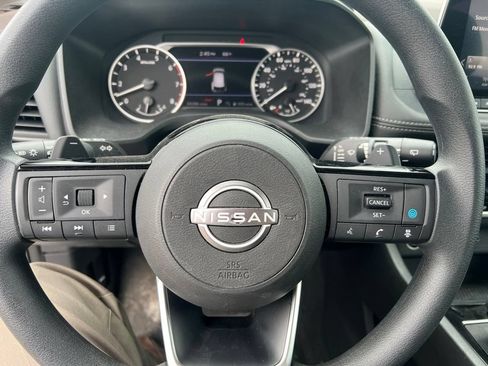 Used 2023 Nissan Rogue SV AWD/4WD image 9