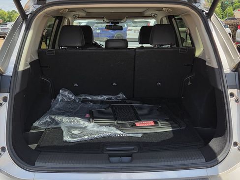 Used 2025 Nissan Rogue Platinum w/ Tech Package FWD image 26
