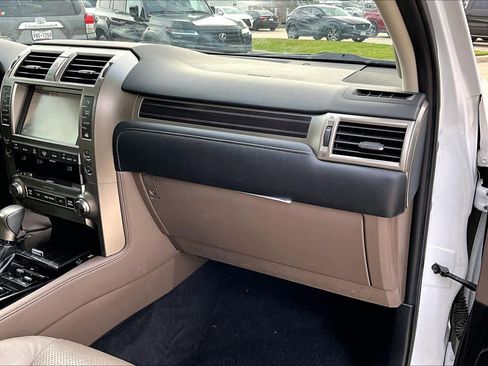 Used 2021 Lexus GX 460 Luxury w/ Accessory Package AWD/4WD image 19