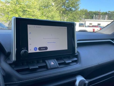 Certified 2025 Toyota RAV4 XLE AWD/4WD image 30