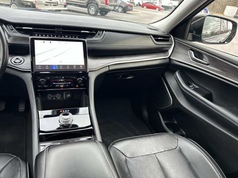 Used 2022 Jeep Grand Cherokee L Limited image 19