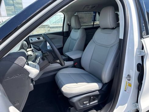 New 2026 Ford Explorer Active AWD/4WD image 2