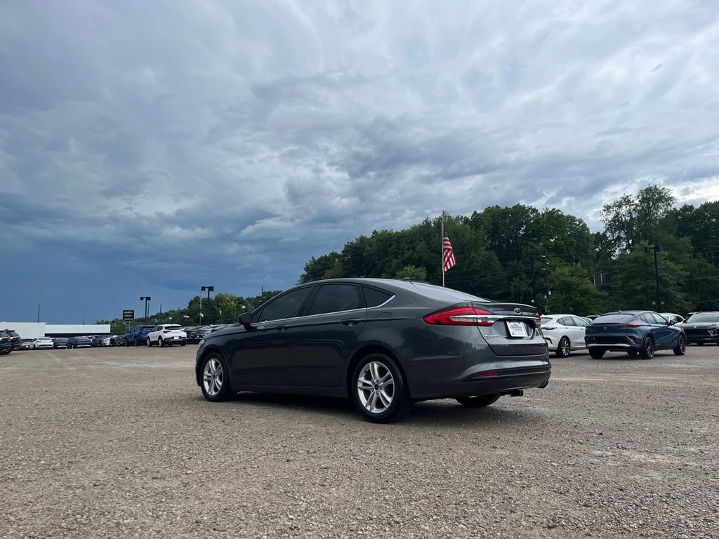 Used 2018 Ford Fusion SE w/ Fusion SE Technology Package FWD image 10