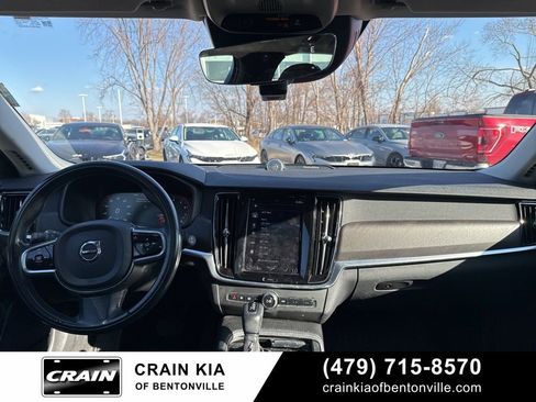 Used 2017 Volvo V90 T6 Cross Country image 12