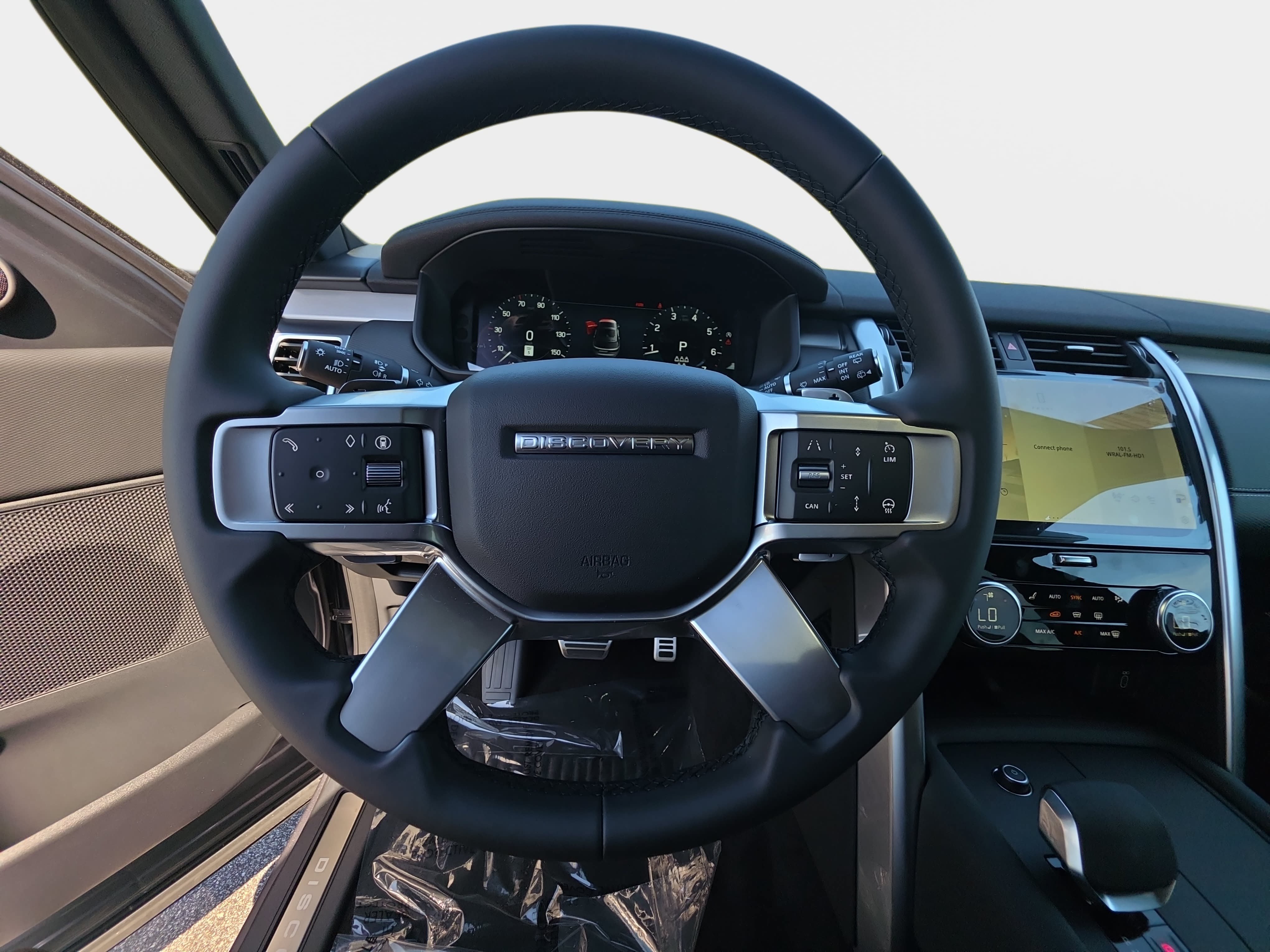 New 2026 Land Rover Discovery Dynamic SE AWD/4WD image 16
