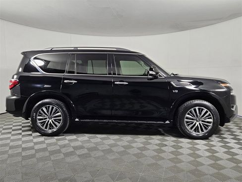 Used 2021 Nissan Armada SV w/ SV Appearance Package image 5