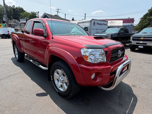 Used 2011 Toyota Tacoma 4x4 Access Cab V6 w/ TRD Sport Pkg image 7