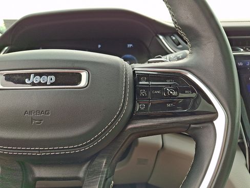 Used 2021 Jeep Grand Cherokee L Overland w/ Luxury Tech Group IV AWD/4WD image 23