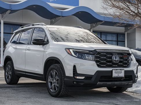 Used 2024 Honda Passport TrailSport image 1