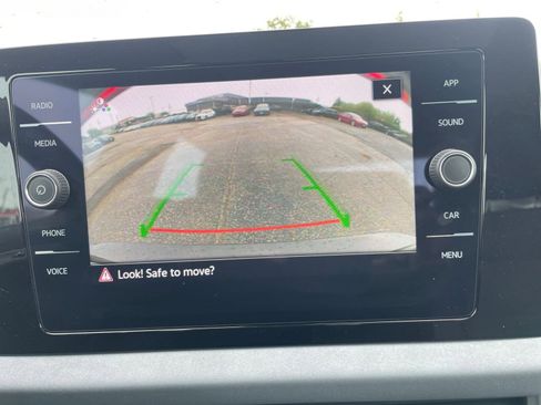 Used 2025 Volkswagen Jetta SE image 17