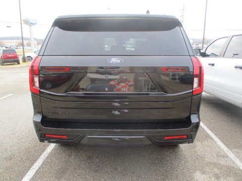 New 2026 Ford Expedition Platinum image 21