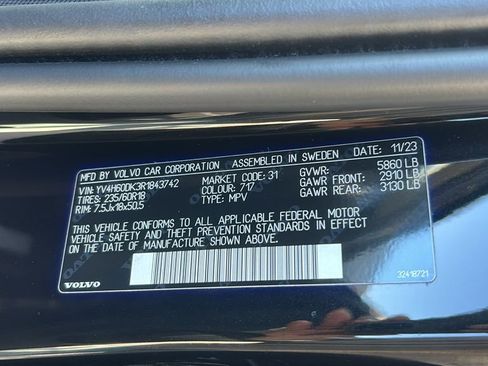 Used 2024 Volvo XC60 T8 Core AWD/4WD image 33