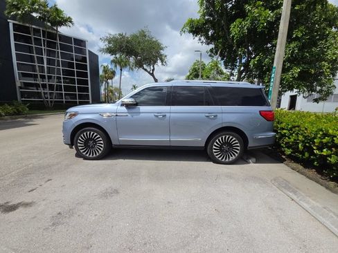 Used 2020 Lincoln Navigator Black Label w/ Cargo Convenience Package AWD/4WD image 9