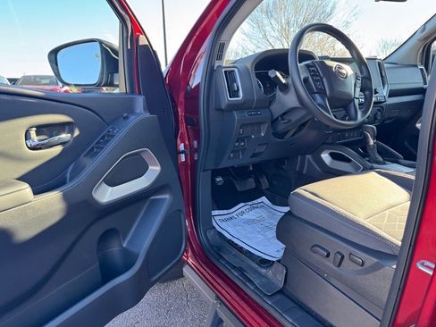 Used 2025 Nissan Frontier SV image 13
