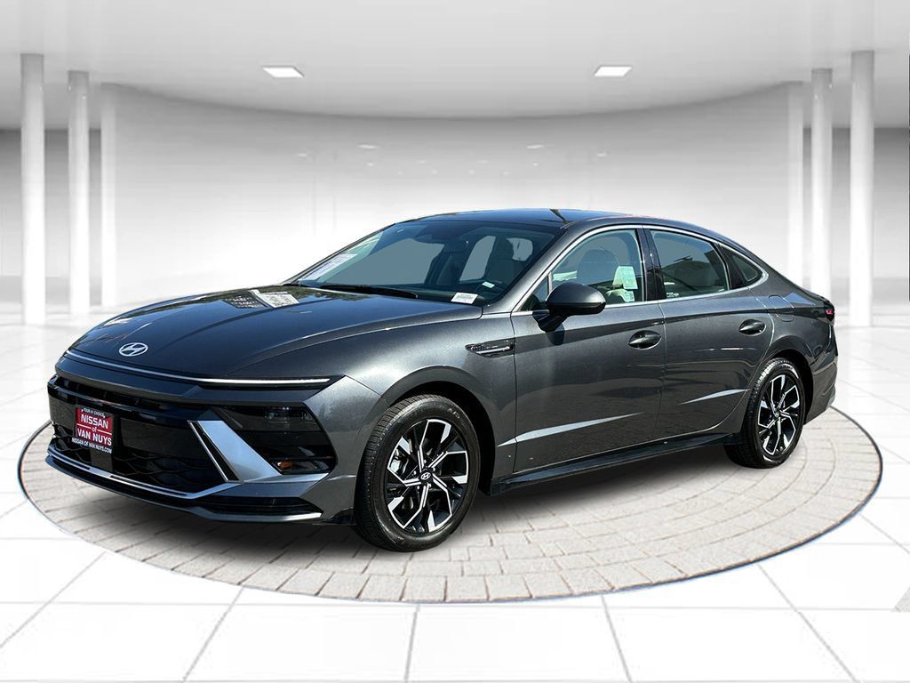 Used 2025 Hyundai Sonata SEL FWD image 1