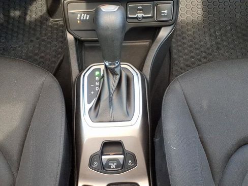 Used 2022 Jeep Renegade Latitude w/ Sun/Sound Group image 19