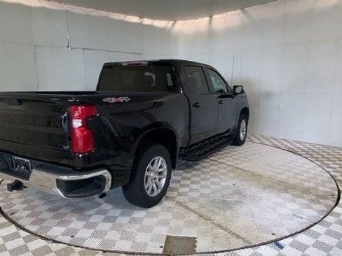 Used 2021 Chevrolet Silverado 1500 LT AWD/4WD image 3