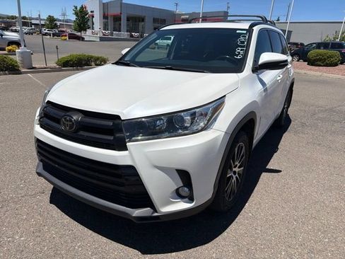 Used 2017 Toyota Highlander SE w/ Carpet Mat Package AWD/4WD image 1