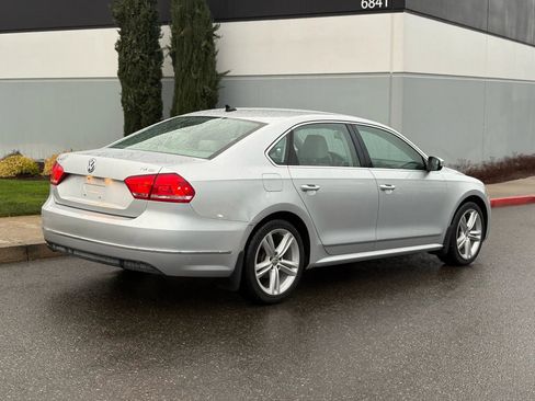 Used 2013 Volkswagen Passat TDI SE image 5